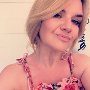 Meet your Posher, Chloe